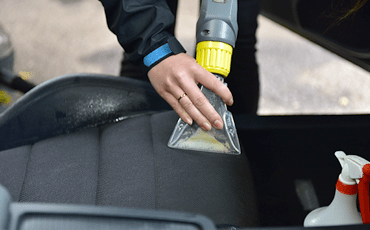 室内清掃からシートやカーペット汚損クリーニングまで